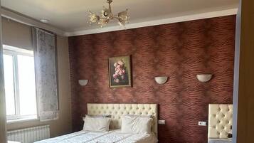 Luxury Double or Twin Room | Desk, iron/ironing board, free WiFi