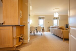TV, fireplace, DVD player - Golf Court (No 7) | Elie (Elie)