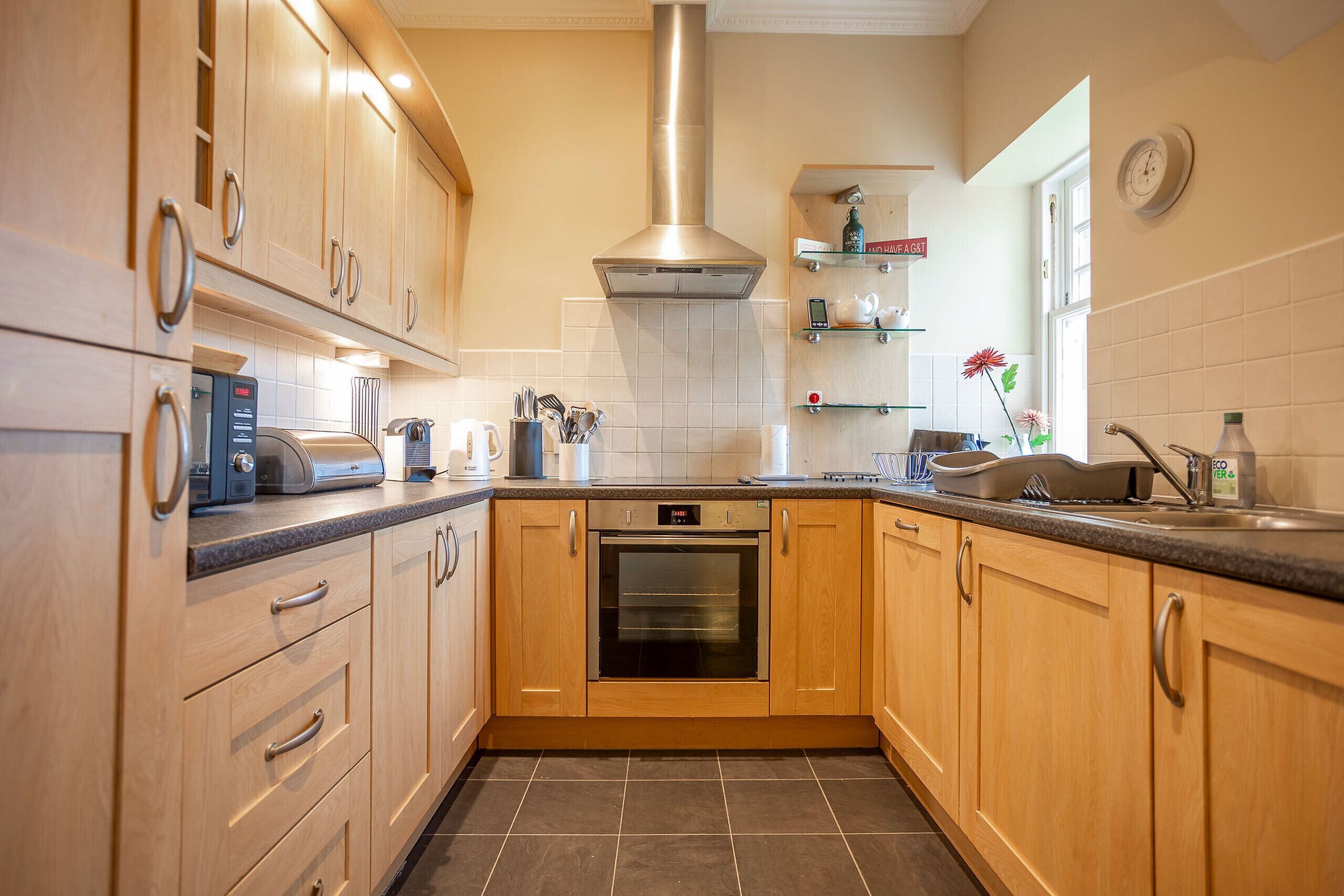 Réfrigérateur, micro-ondes, four, lave-vaisselle