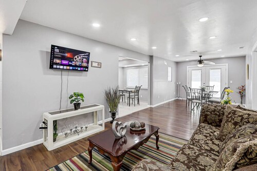 Casa Zen Retreat •Great Backyard• Near I-10 & Loop