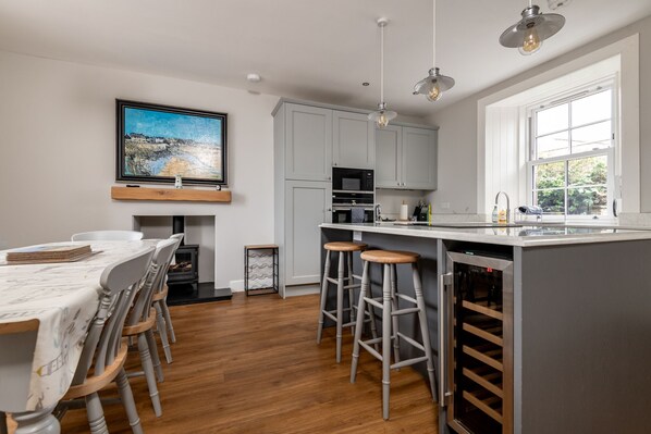 Fridge, microwave, oven, dishwasher
