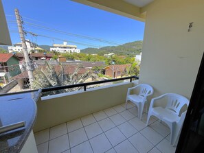 เบสิกอพาร์ทเมนท์ | ลานระเบียง/นอกชาน