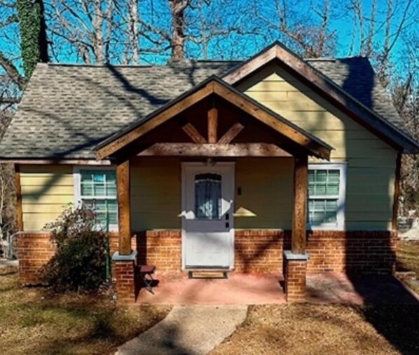 Exterior detail - Affordable 2BR2BA Close to
DTWN Free Parking (Atlanta)