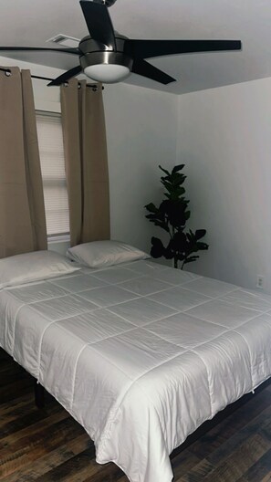 Iron/ironing board, WiFi, bed sheets - Affordable 2BR2BA Close to
DTWN Free Parking (Atlanta)