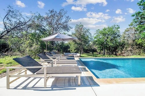 Suniland w/Pool, Hot-tub and sauna!