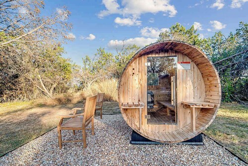 Suniland w/Pool, Hot-tub and sauna!