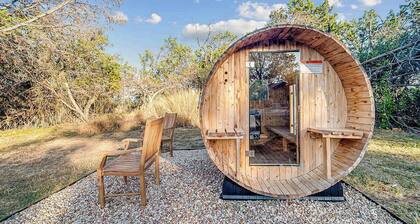 Suniland w/Pool, Hot-tub and sauna!