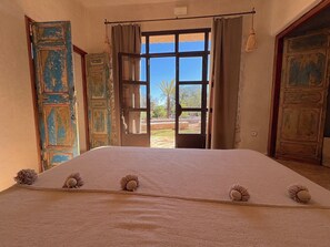 Desk, WiFi, bed sheets
