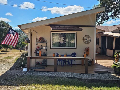 Charming apartment centrally located in the Texas Hill Country
