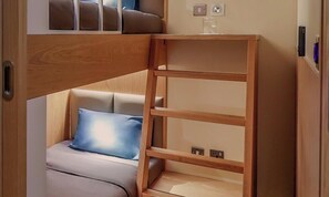 Single Bunk Cabin - 6 Hour Morning Stay from 07:00 - 13:00 hrs (7am-1pm) | Truy cập Internet không dây miễn phí 