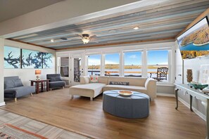 TV, fireplace, offices - Camel Rock-ON Beaver Lake-Sweeping Views-Sleeps 18 (Rogers)