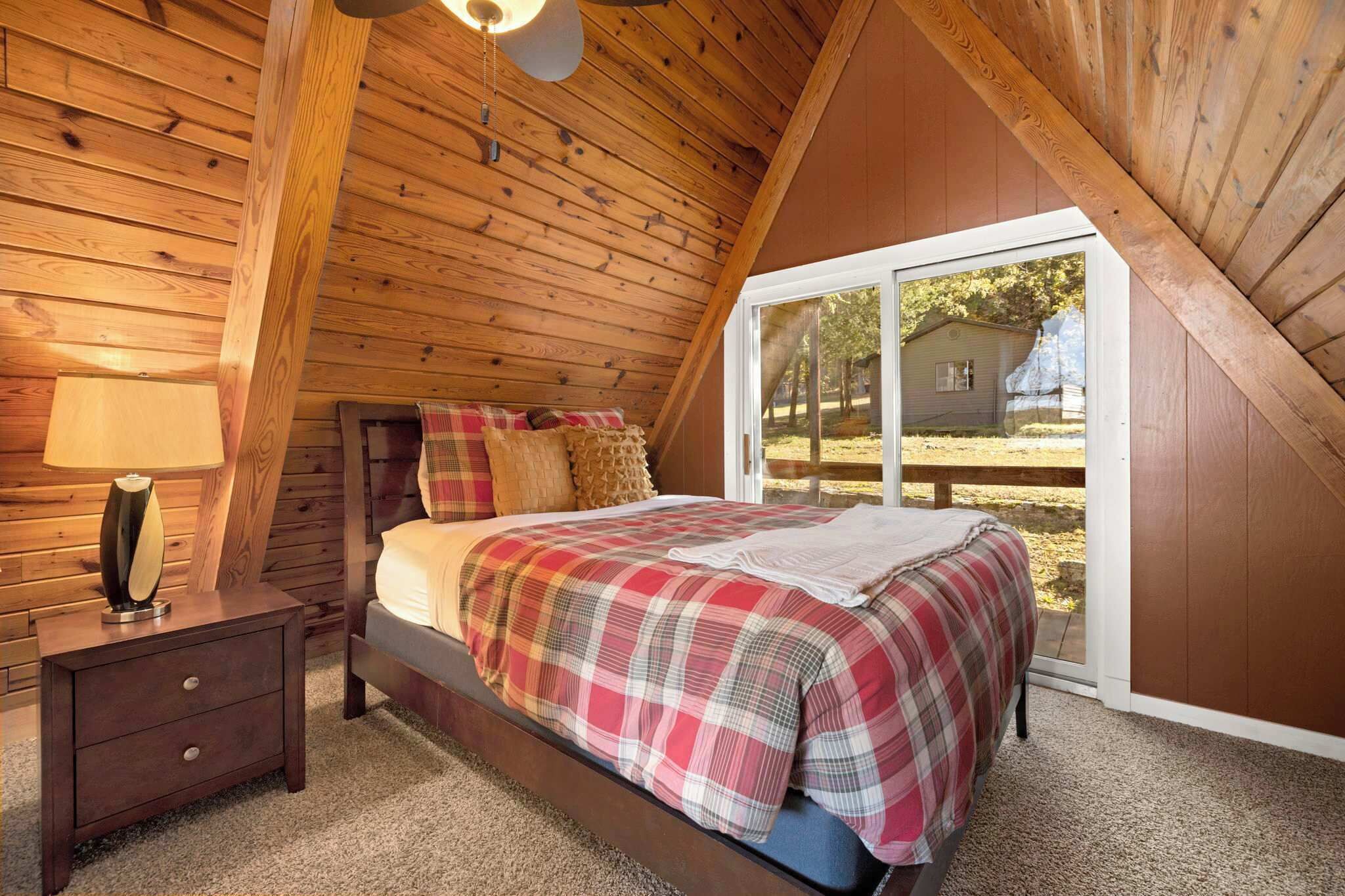 7 habitaciones, tabla de planchar con plancha, cuna de viaje y wifi 