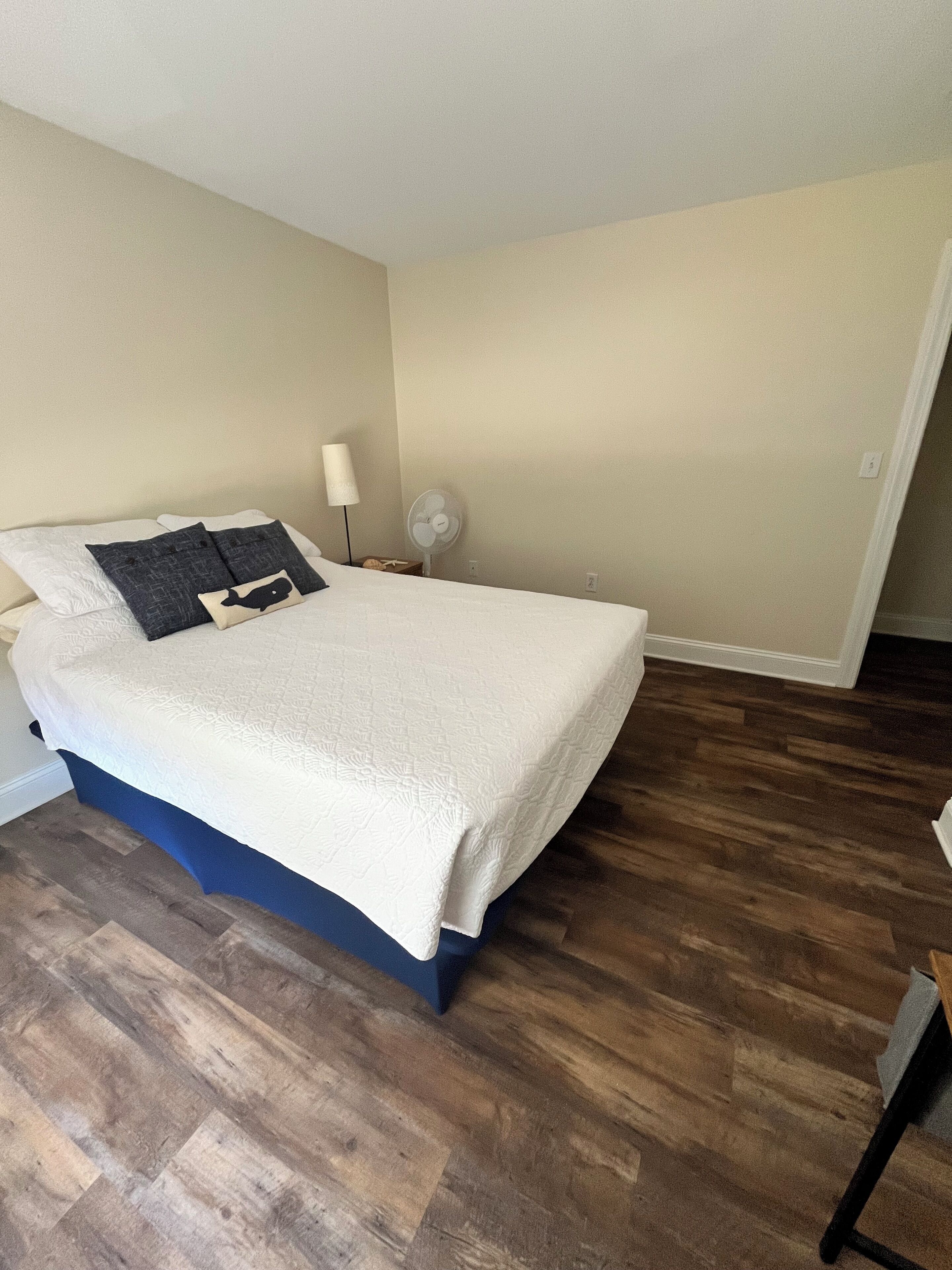 3 habitaciones, tabla de planchar con plancha, wifi y ropa de cama 