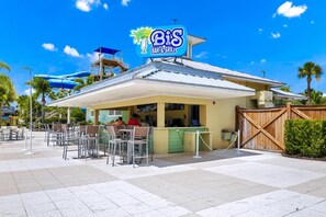 Outdoor dining - Home with Private Pool, Theme & Game Room near Disney with Resort & Waterpark. (Kissimmee)
