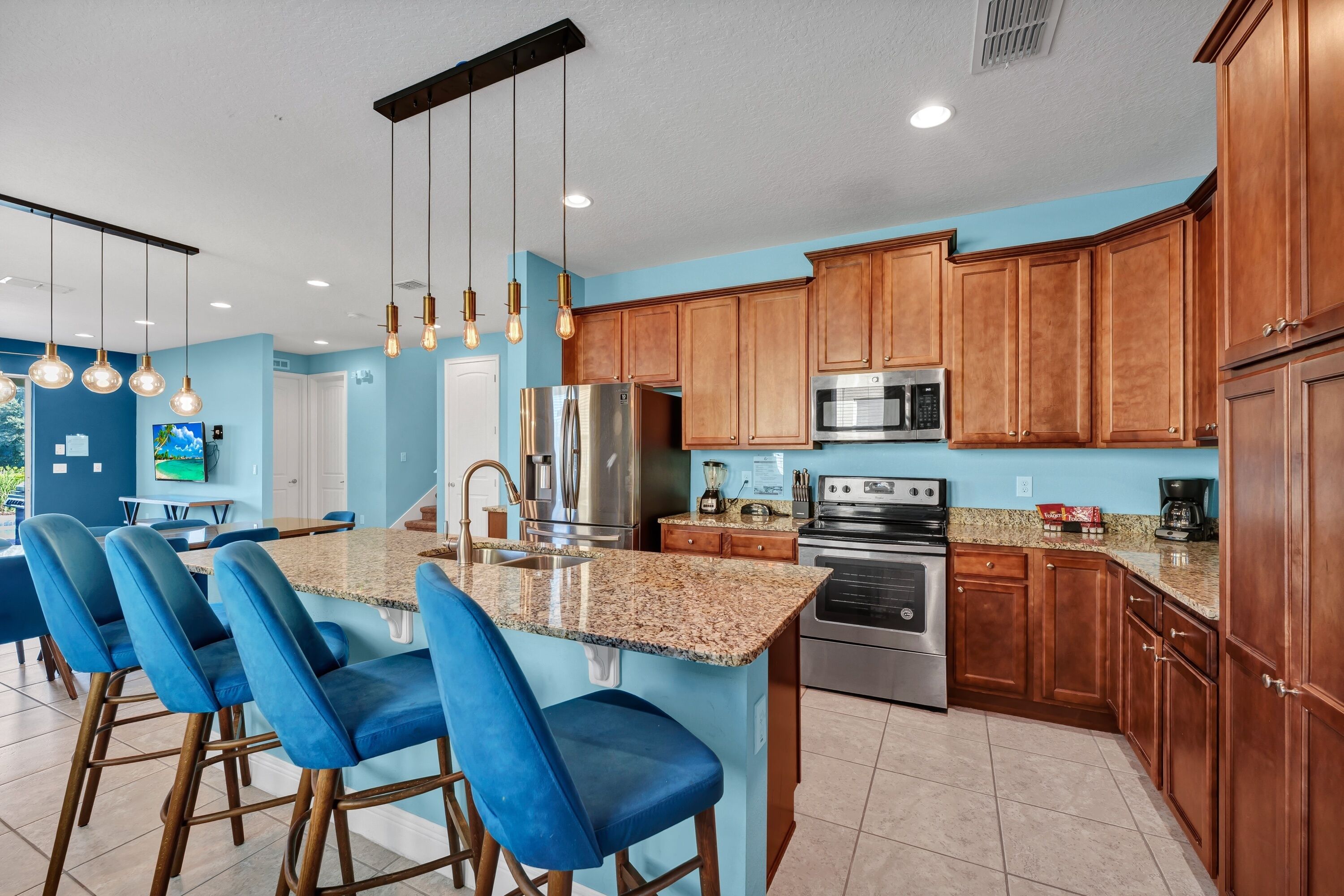 Fridge, oven, stovetop, dishwasher