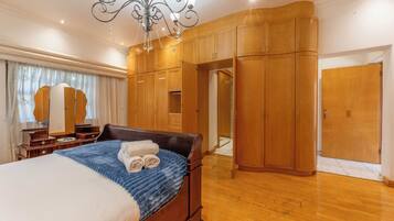 2 slaapkamers, een strijkplank/strijkijzer, reisbedje, gratis wifi