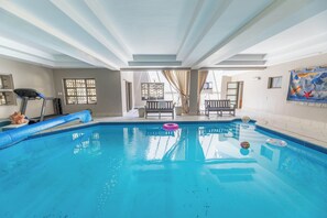 Inomhuspool och uppvärmd pool