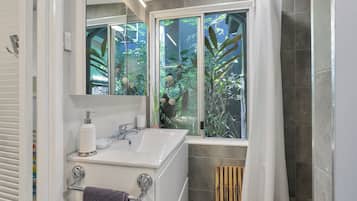 Shower, towels