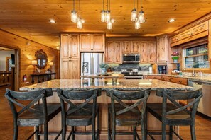 Fridge, microwave, oven, stovetop - Aska Adventure | Mtn Views | Hot Tub | Playground (Blue Ridge)