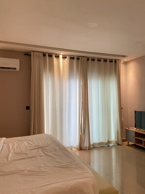 Desk, laptop workspace, iron/ironing board, free WiFi - ETD SUPPORT (Lekki)
