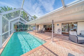 Pool - Perfect Location- Waterfront/Heated Pool/Spa/Gulf Access (Cape Coral)