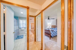 3 bedrooms, WiFi, bed sheets - Perfect Location- Waterfront/Heated Pool/Spa/Gulf Access (Cape Coral)