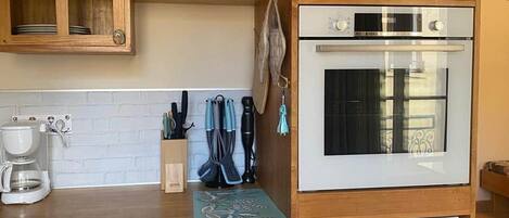 Frigorífico y placa de cocina