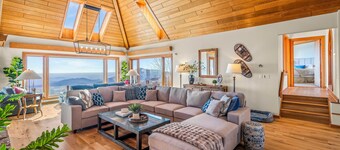 Alpenglow- Amazing views, 5 Masters, 5600sf