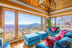 Smart TV, fireplace, video games, foosball - Alpenglow- Amazing views, 5 Masters, 5600sf (Wintergreen Resort)