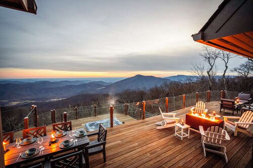 Alpenglow- Amazing views, 5 Masters, 5600sf