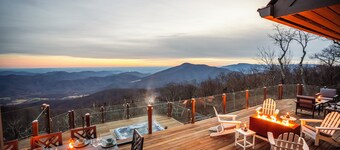 Alpenglow- Amazing views, 5 Masters, 5600sf