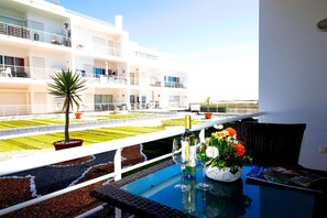 Outdoor dining - APARTMENT LINDO, Formosa Village (Fuseta)