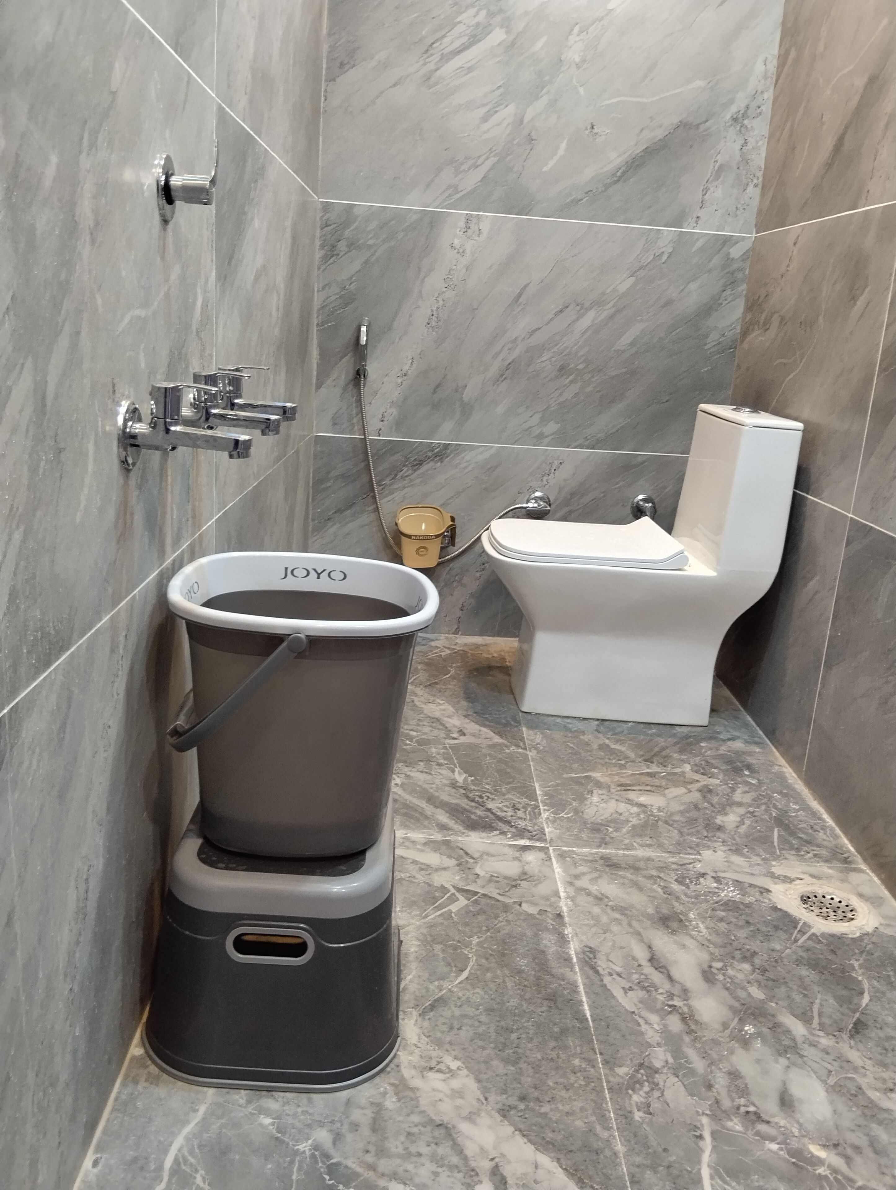 タオル、石鹸、シャンプー、トイレットペーパー