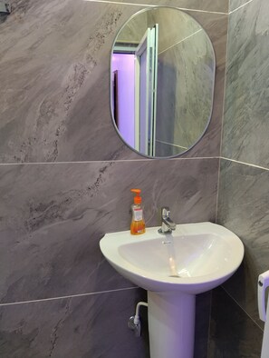 Towels, soap, shampoo, toilet paper - Hotel 7R Residency (Jhansi)