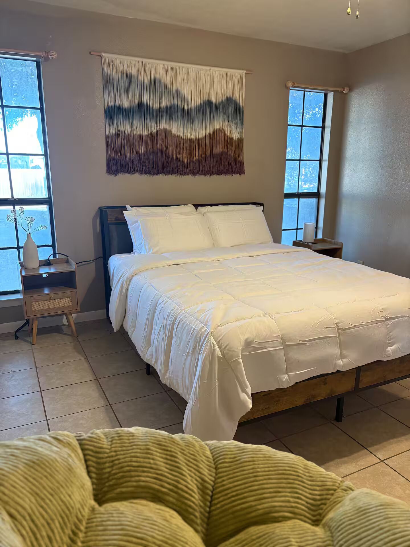 Iron/ironing board, WiFi, bed sheets