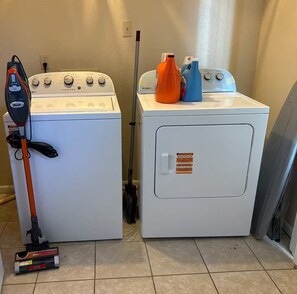 Interior - Serene under the trees pet friendly haven (San Angelo)