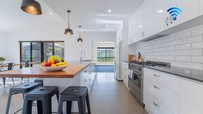 Luokittelematon kuva, 4 kautta 22, painike