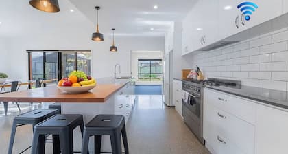 Parkland Garden Retreat