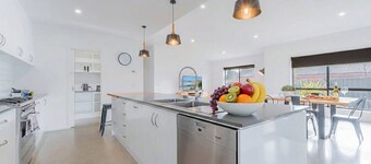 Parkland Garden Retreat – spacious 4 bedroom family retreat in Bendigo