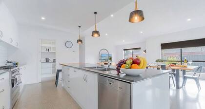 Parkland Garden Retreat – spacious 4 bedroom family retreat in Bendigo