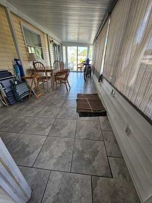 Interior - Sun-Soaked Delray Beach 2-Bed, 2-Bath Beauty with Sunroom & Pool Access. (Delray Beach)