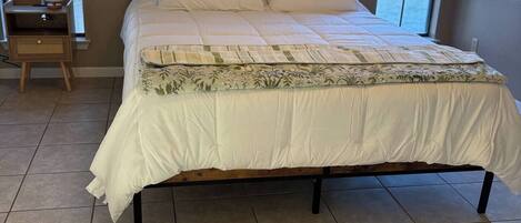 Iron/ironing board, WiFi, bed sheets