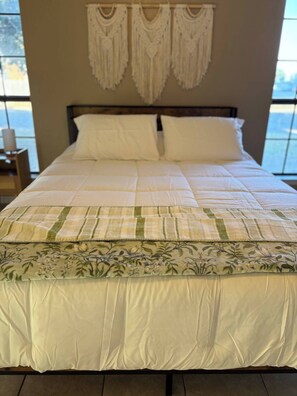 Iron/ironing board, WiFi, bed sheets - Pet friendly Boho-chic paradise (San Angelo)