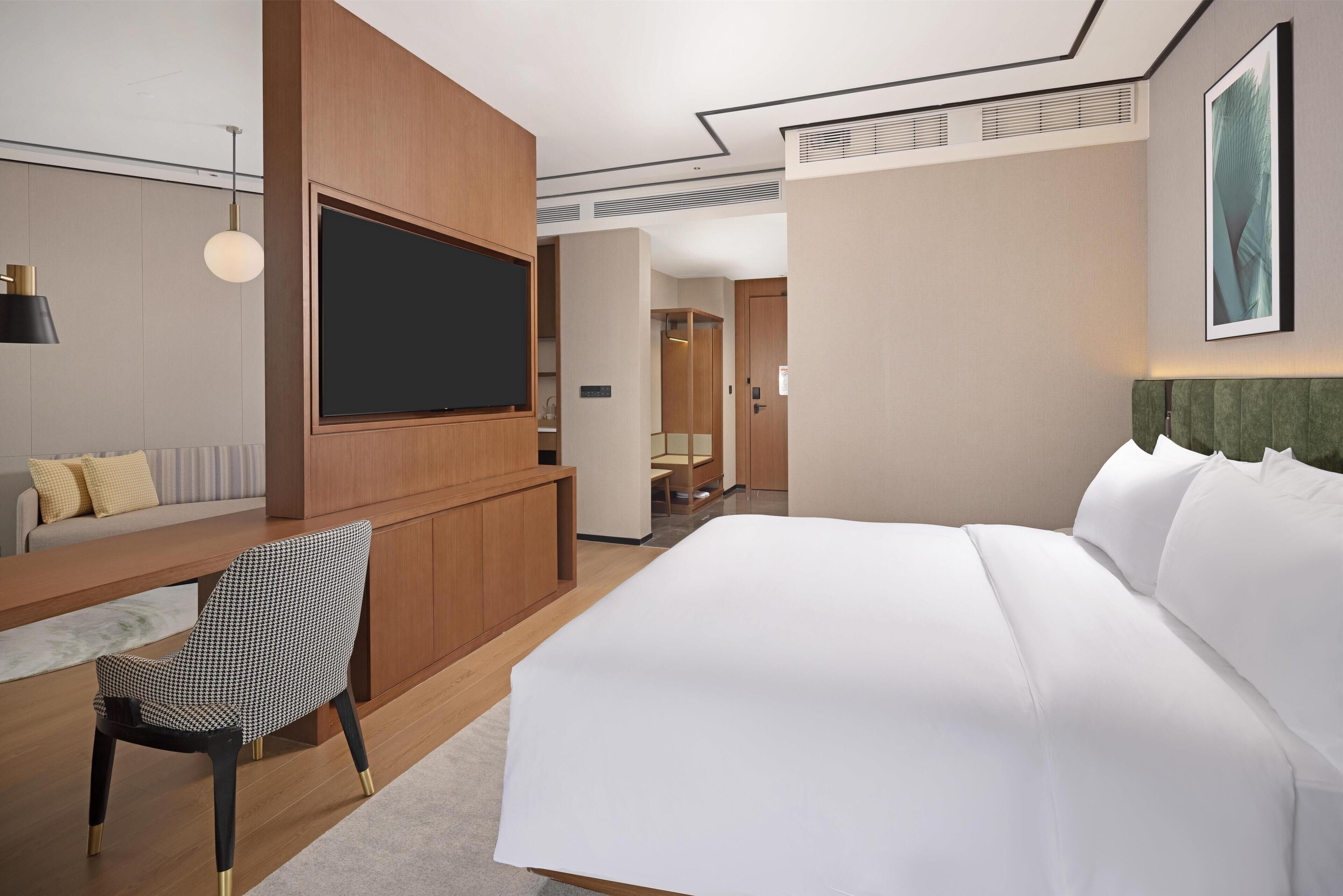 Deluxe Room, 1 King Bed with Sofa bed | Free WiFi