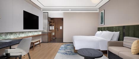 Room, 1 King Bed, Mountain View | Living area