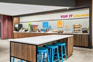 Café da manhã com buffet grátis todos os dias