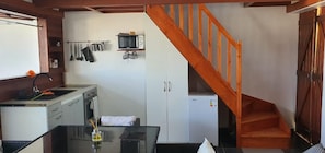 Lägenhet Comfort | Vardagsrum | 32-tums smart-tv med satellitkanaler