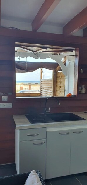 Comfort Apartment | Private kitchen | Electric kettle - KaZa Bielle by La Manoshra (Capesterre-de-Marie-Galante)