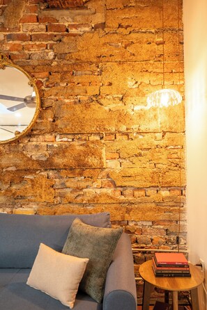 Living area - Stylish Loft - Shockoe Bottom - Walk to Canal - Historic Apartment (Richmond)