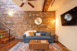 Living area - Stylish Loft - Shockoe Bottom - Walk to Canal - Historic Apartment (Richmond)